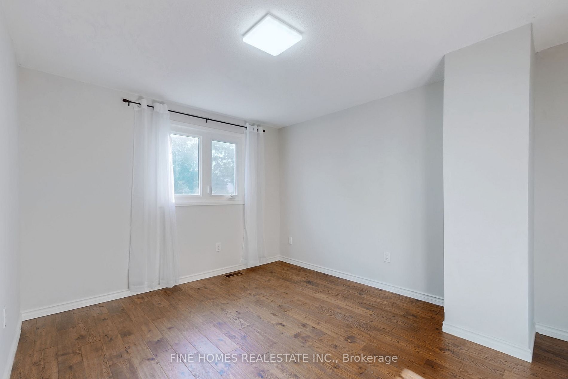 20 Moffat Cres