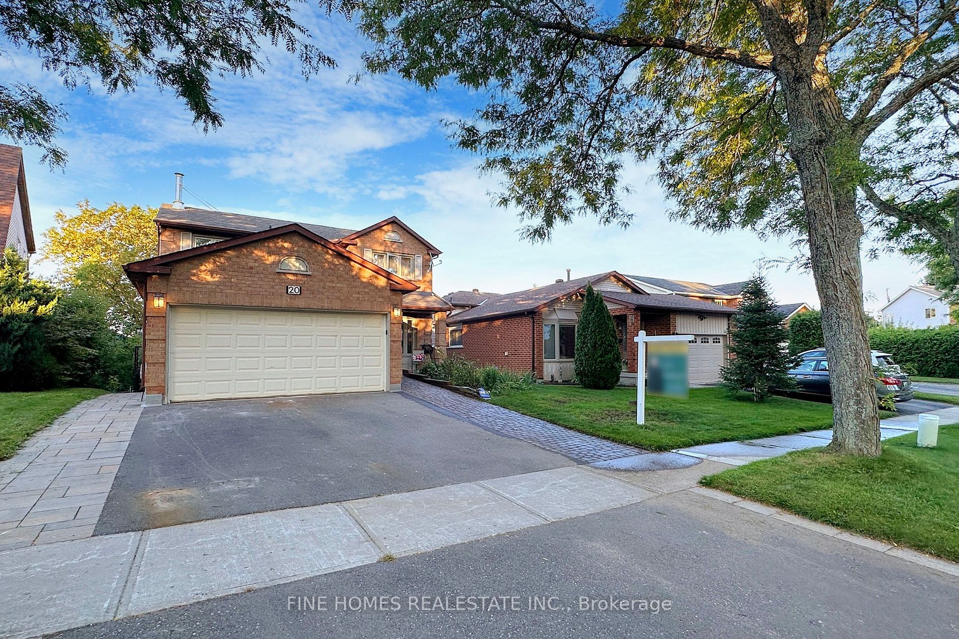 20 Moffat Cres