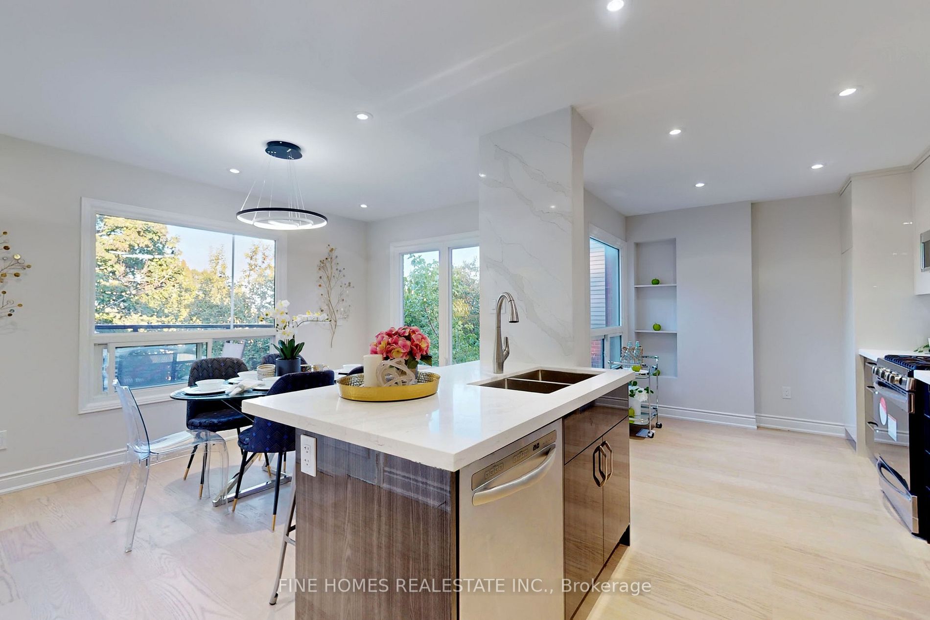 20 Moffat Cres