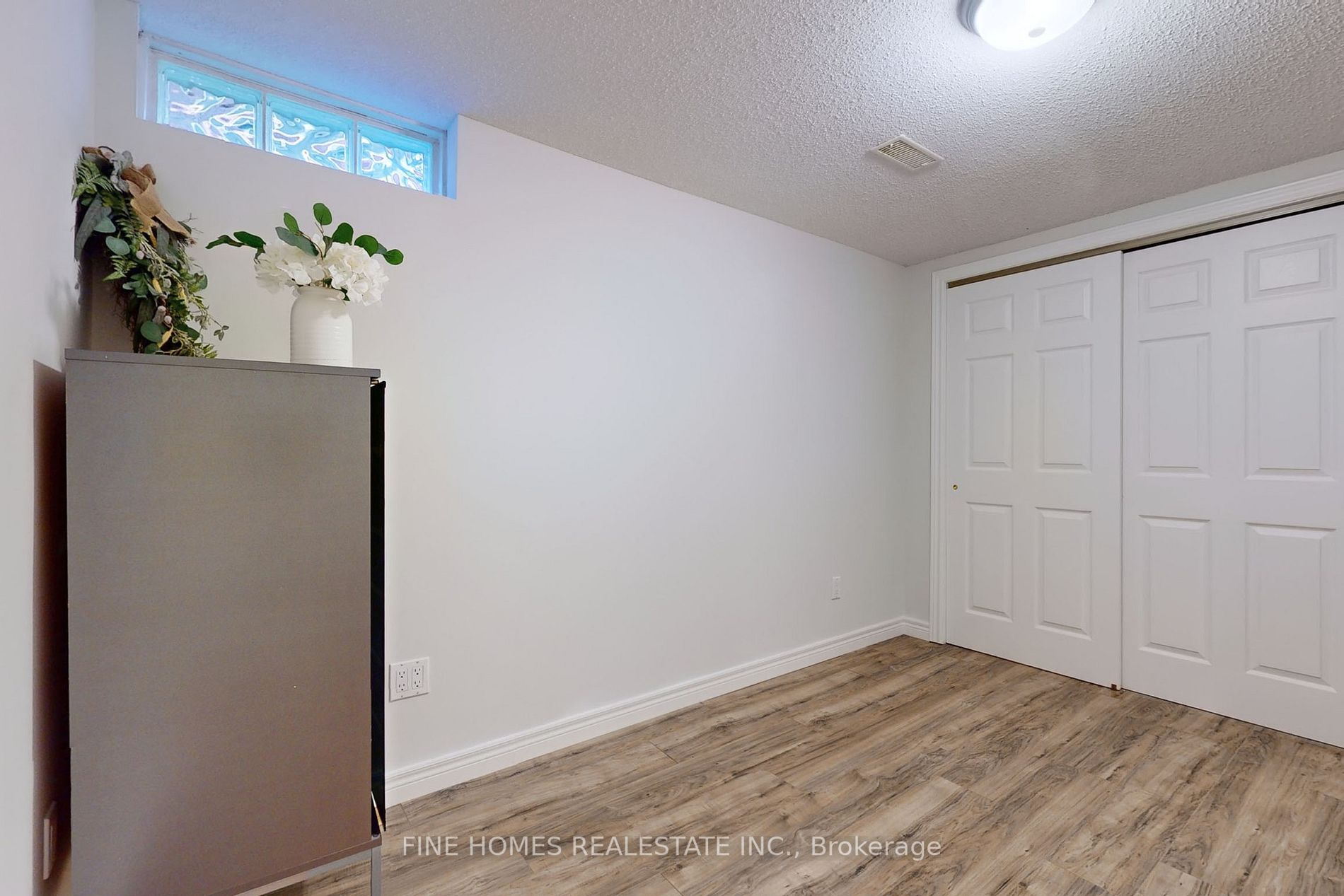 20 Moffat Cres