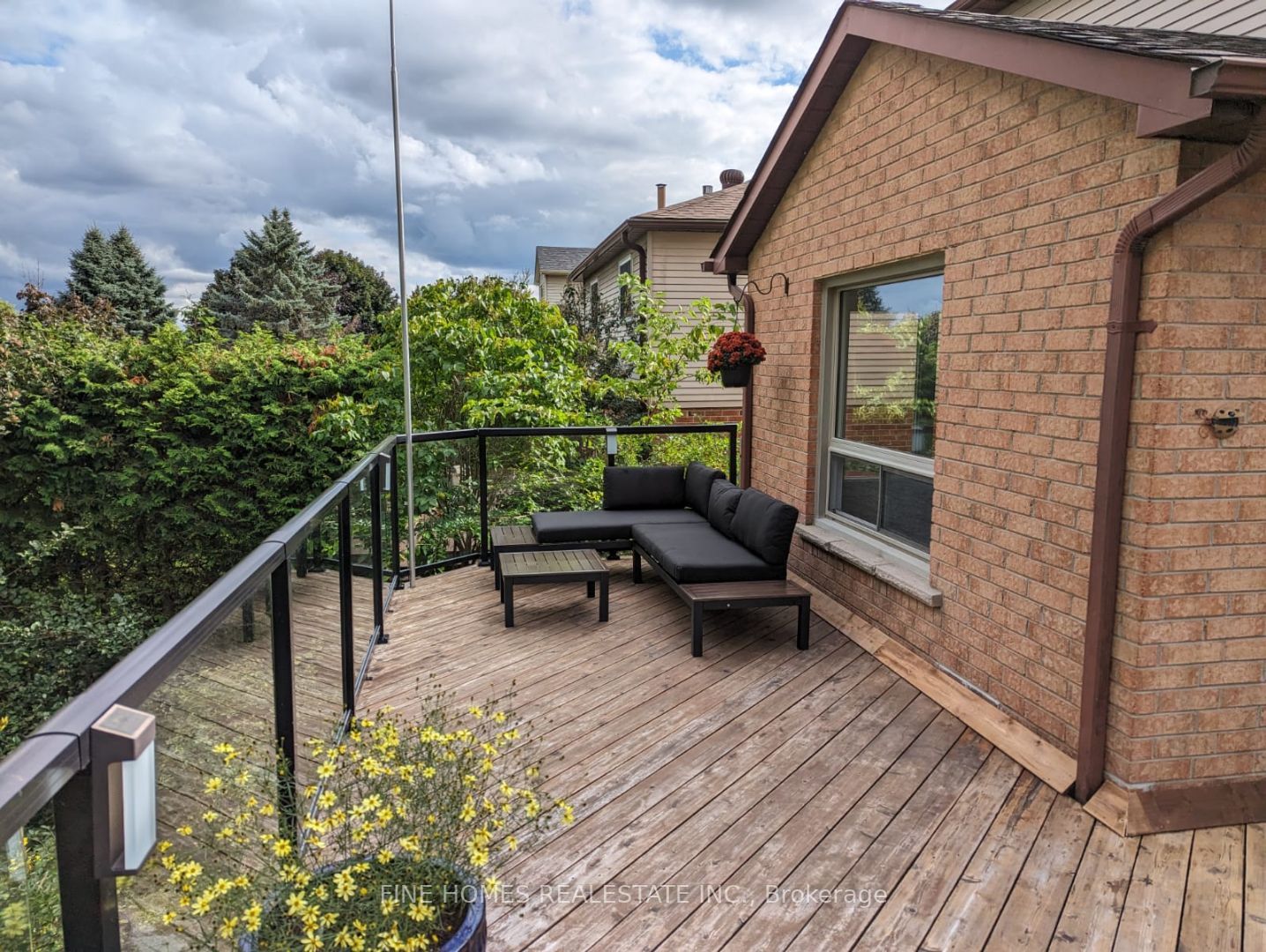 20 Moffat Cres