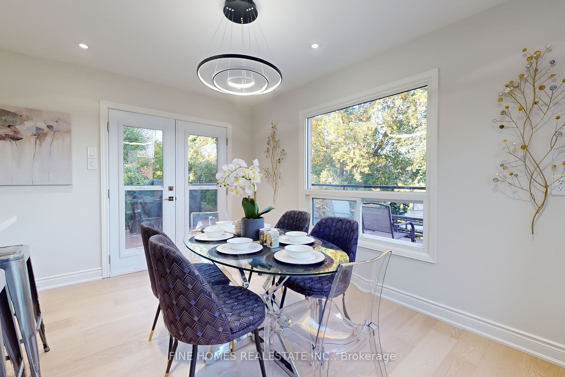 20 Moffat Cres