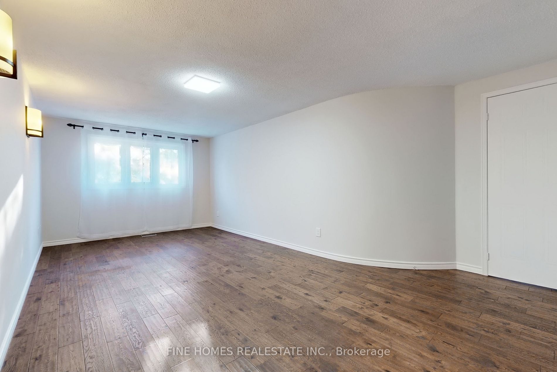 20 Moffat Cres