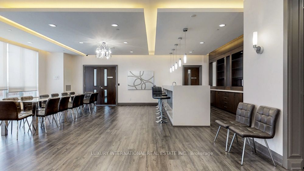 7165 Yonge St, #1110