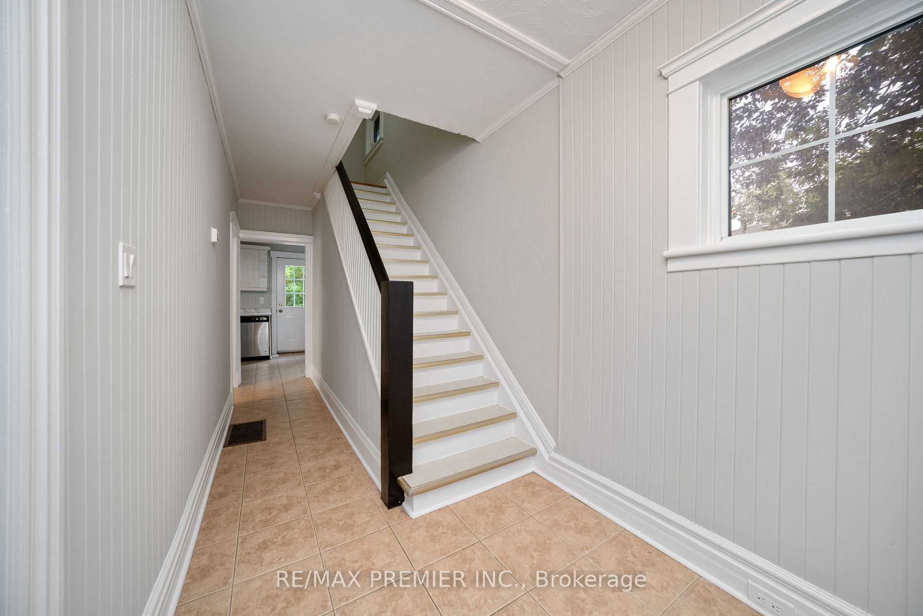 371 Eagle Street