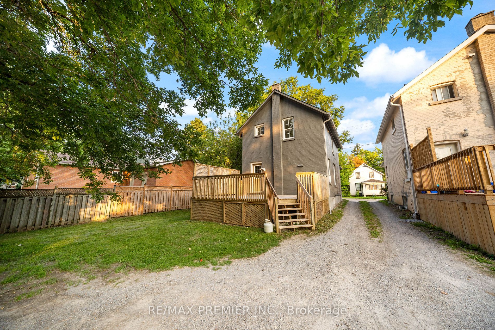 371 Eagle St