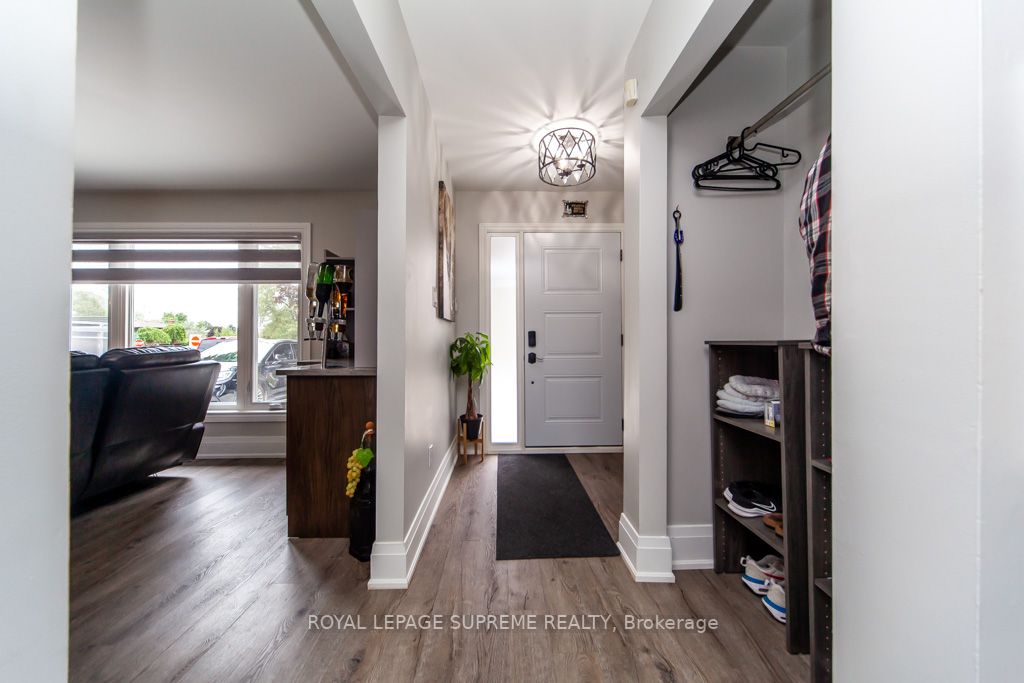 288 Centre St N