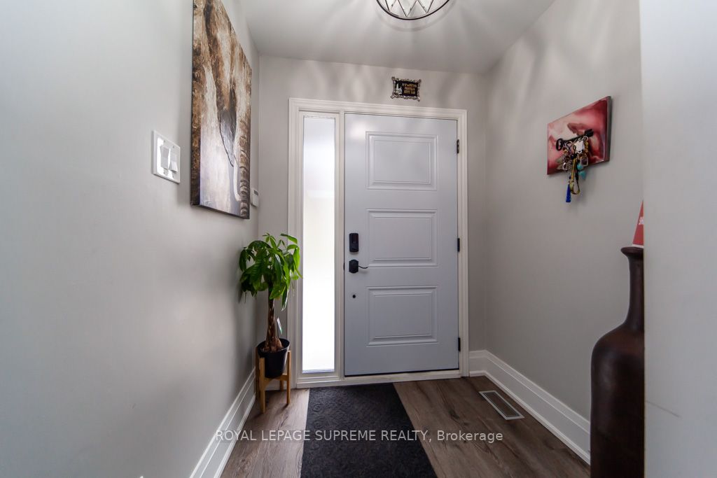 288 Centre St N