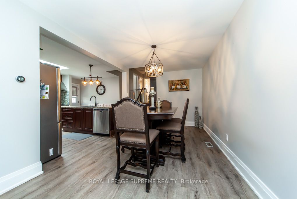 288 Centre St N