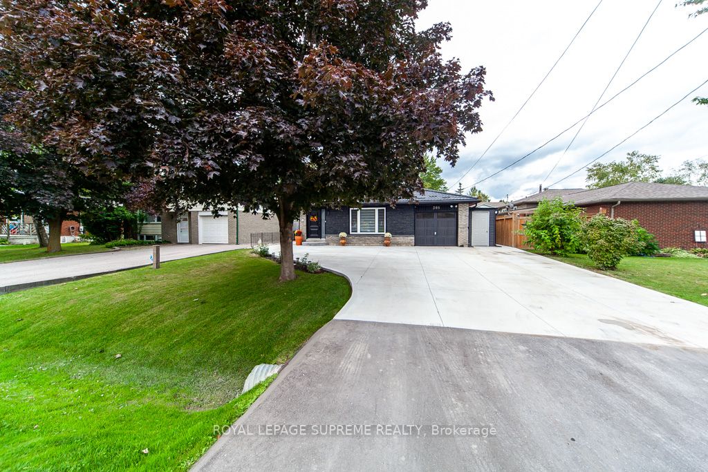 288 Centre St N