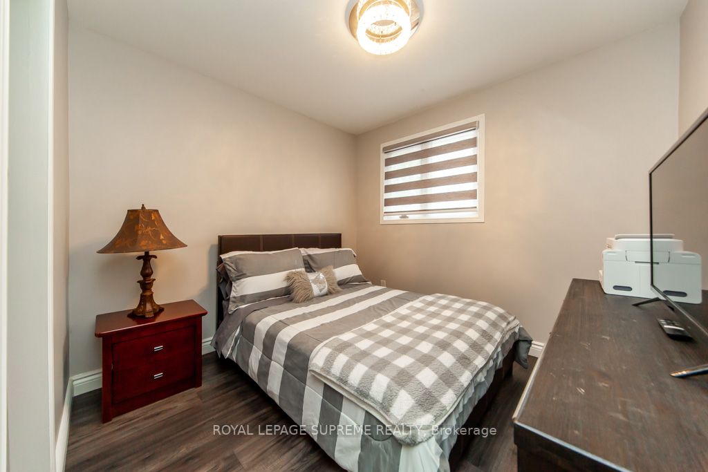 288 Centre St N