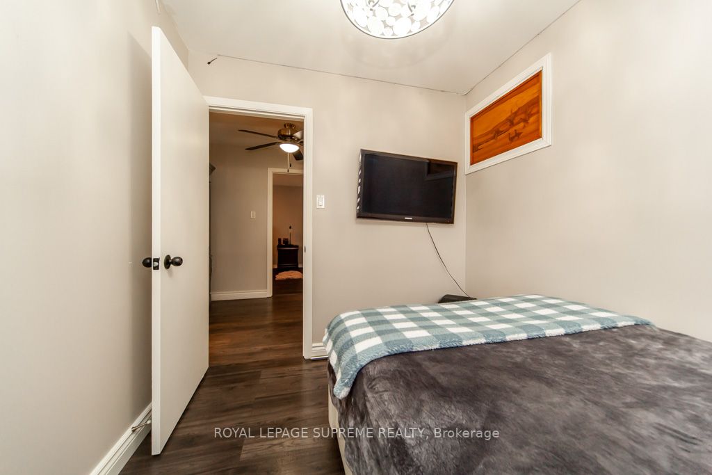 288 Centre St N