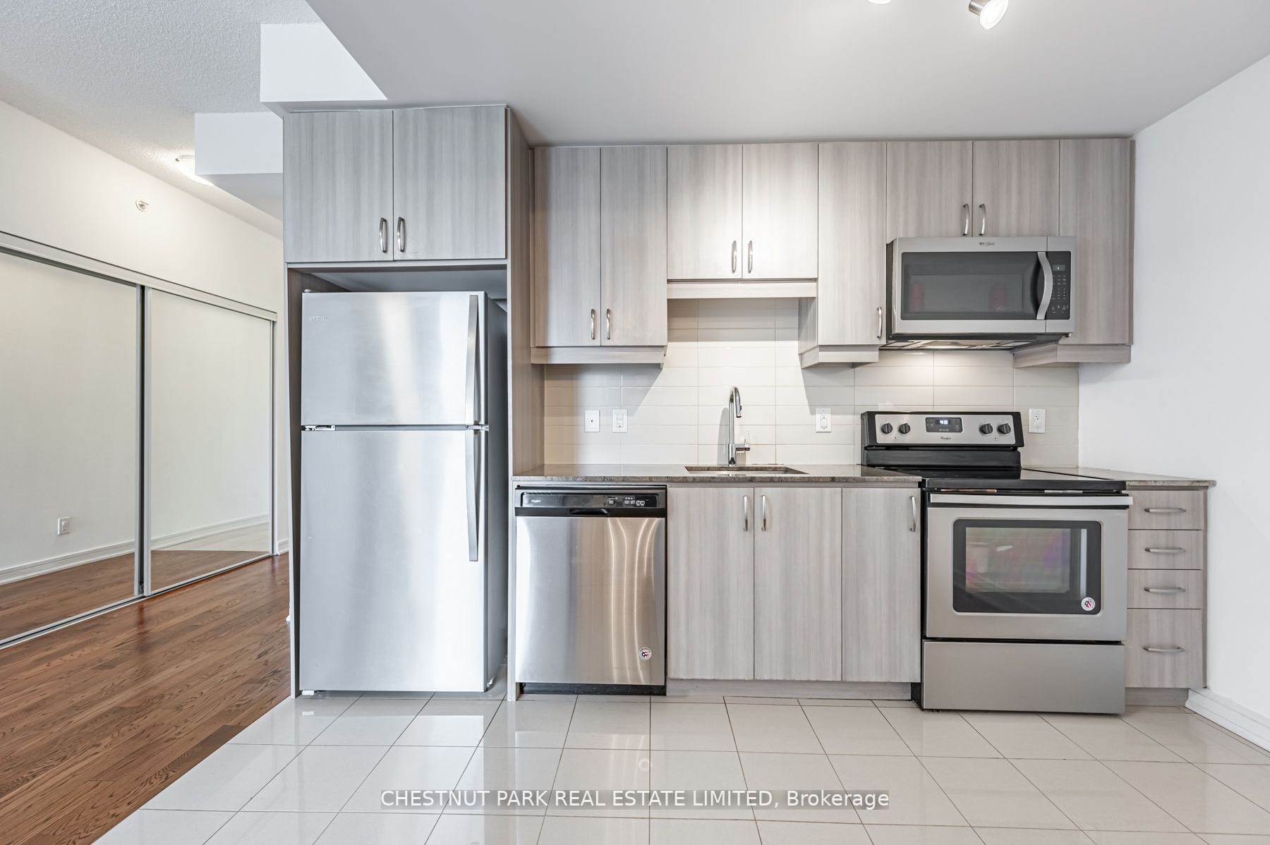 9191 Yonge St, #Sw701