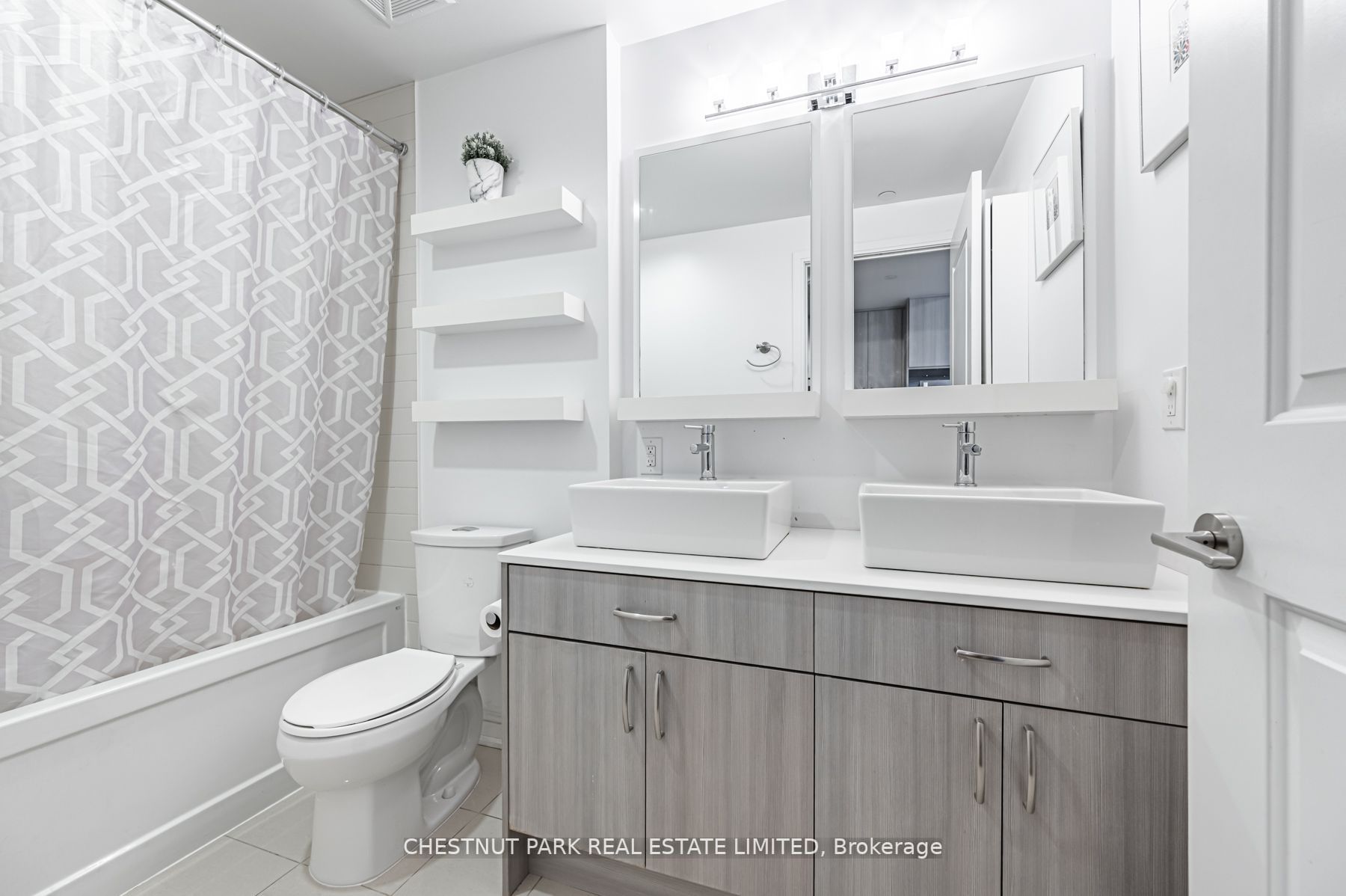 9191 Yonge St, #Sw701