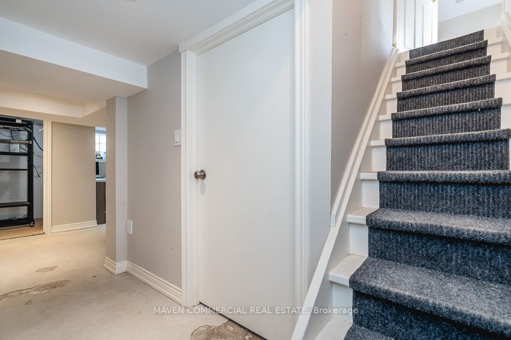 97 Victoria St E
