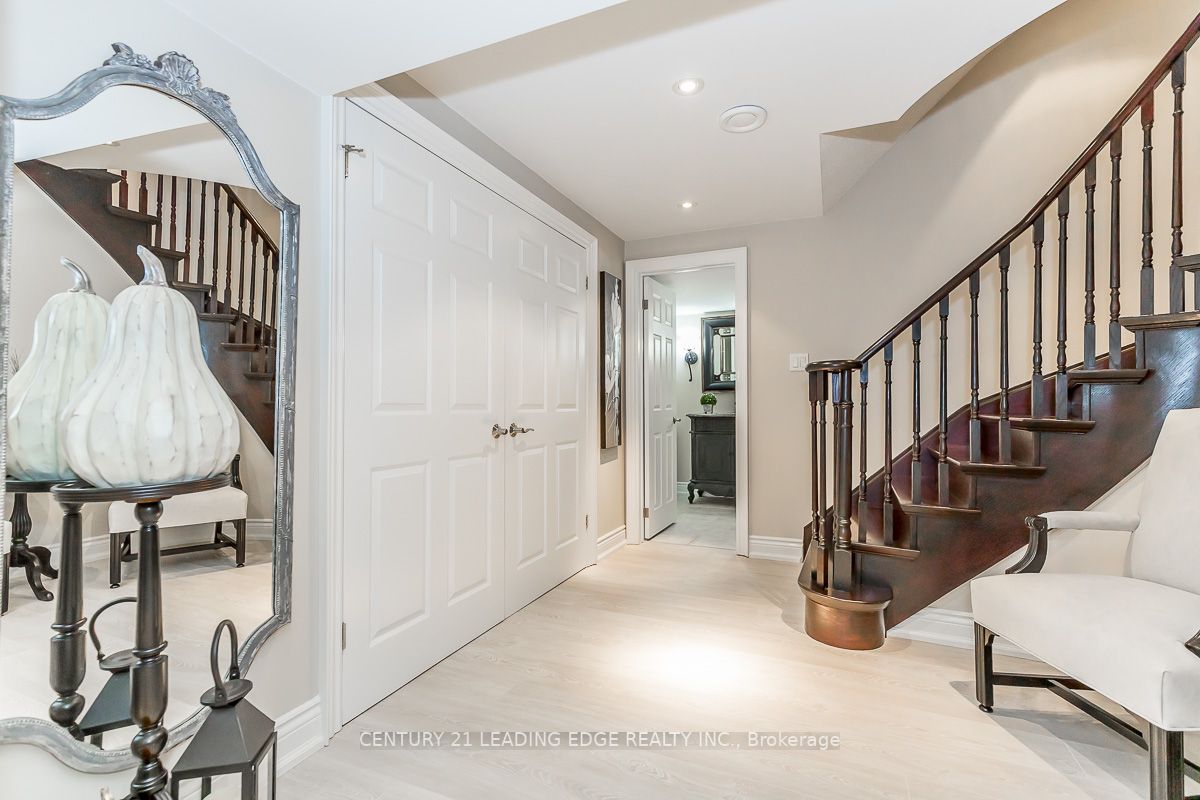 92 Mcclellan Way