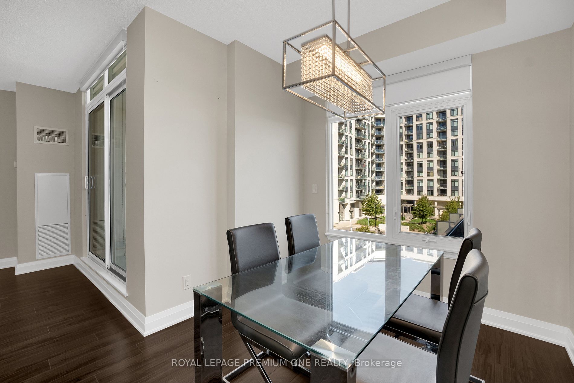 24 Woodstream Blvd, #310