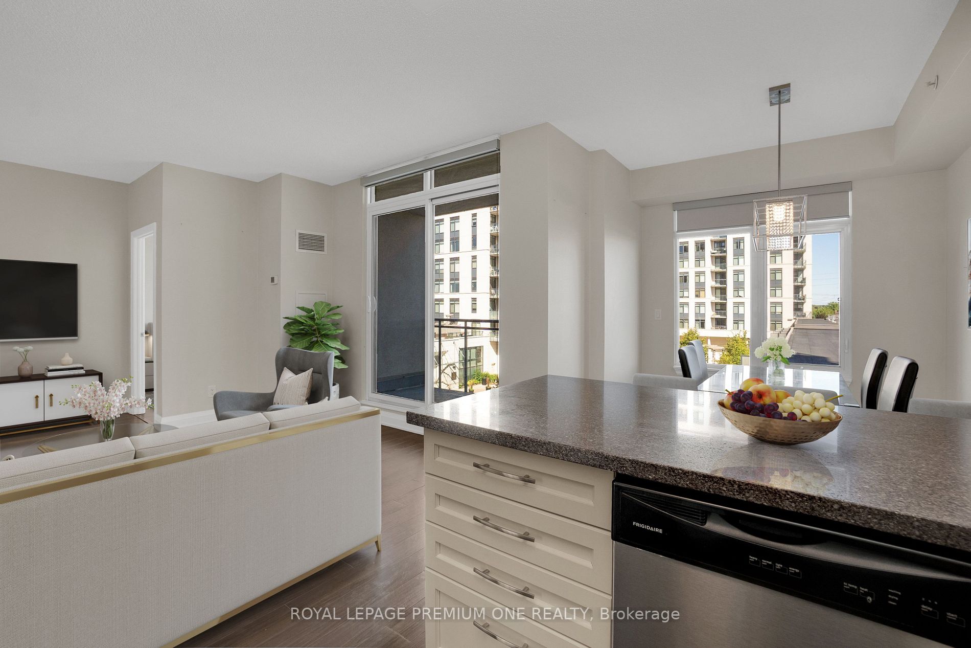 24 Woodstream Blvd, #310
