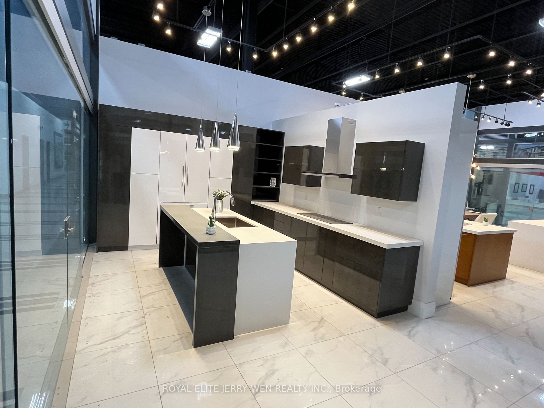 7250 Keele St, #333