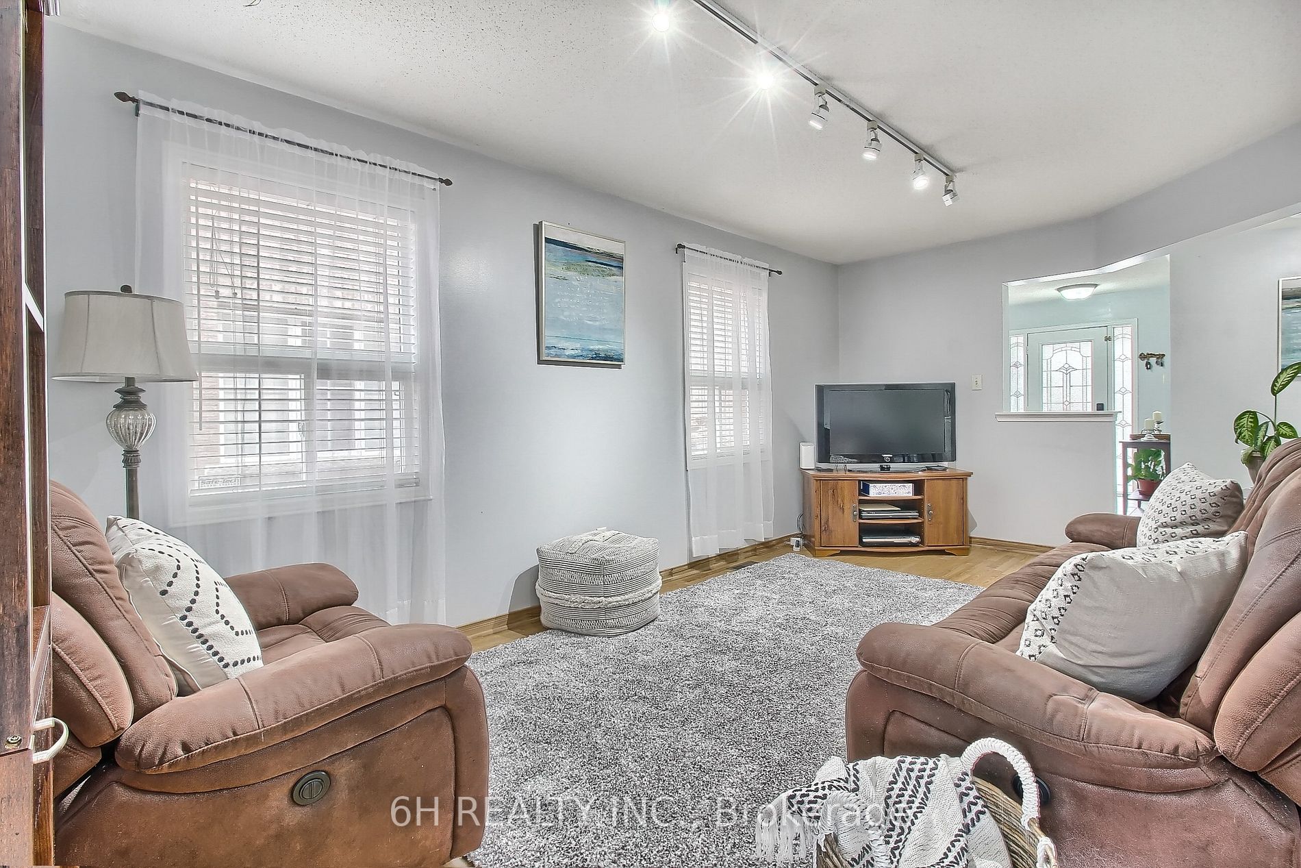 70 Echo Ridge Cres