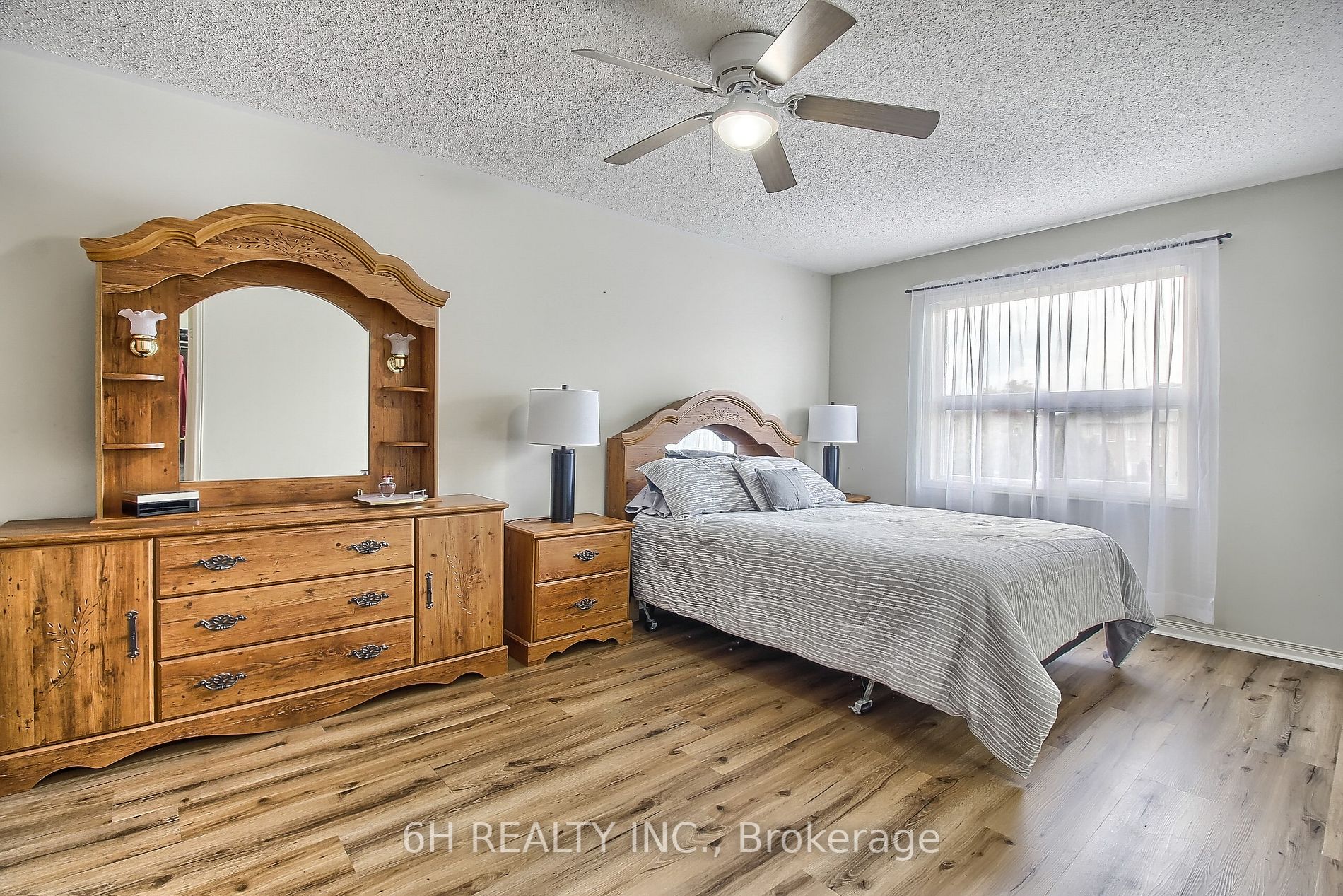 70 Echo Ridge Cres