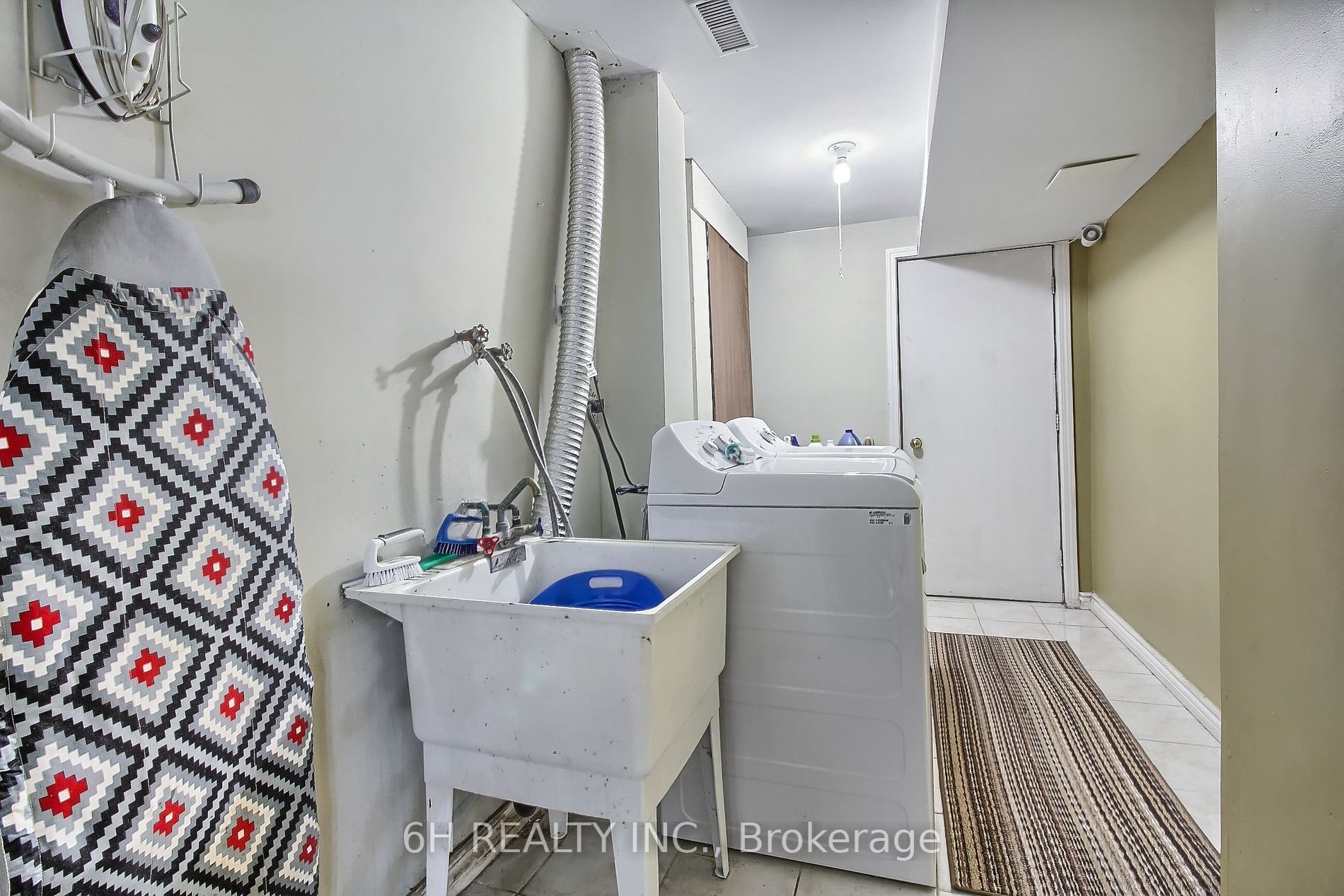 70 Echo Ridge Cres