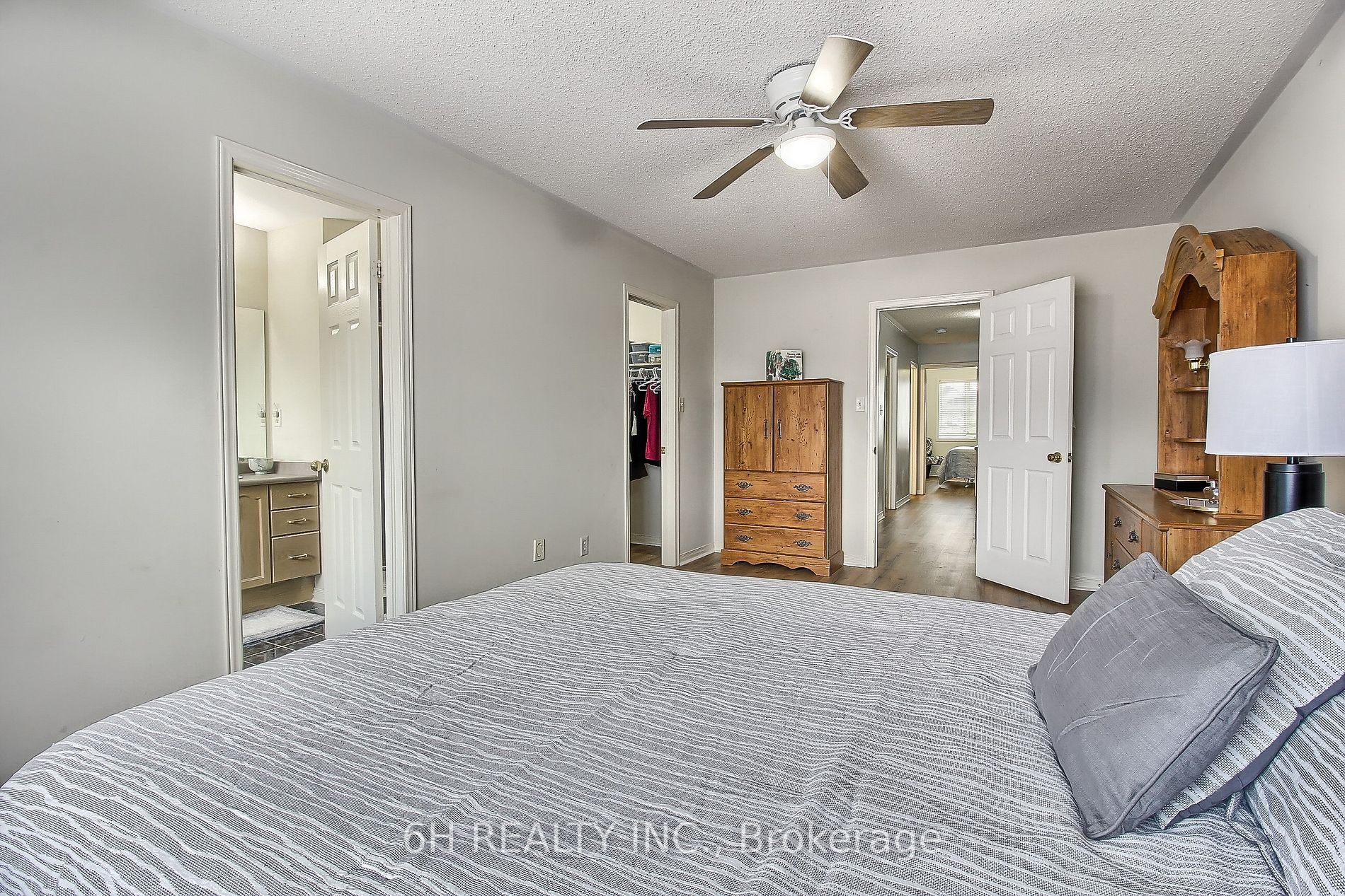 70 Echo Ridge Cres