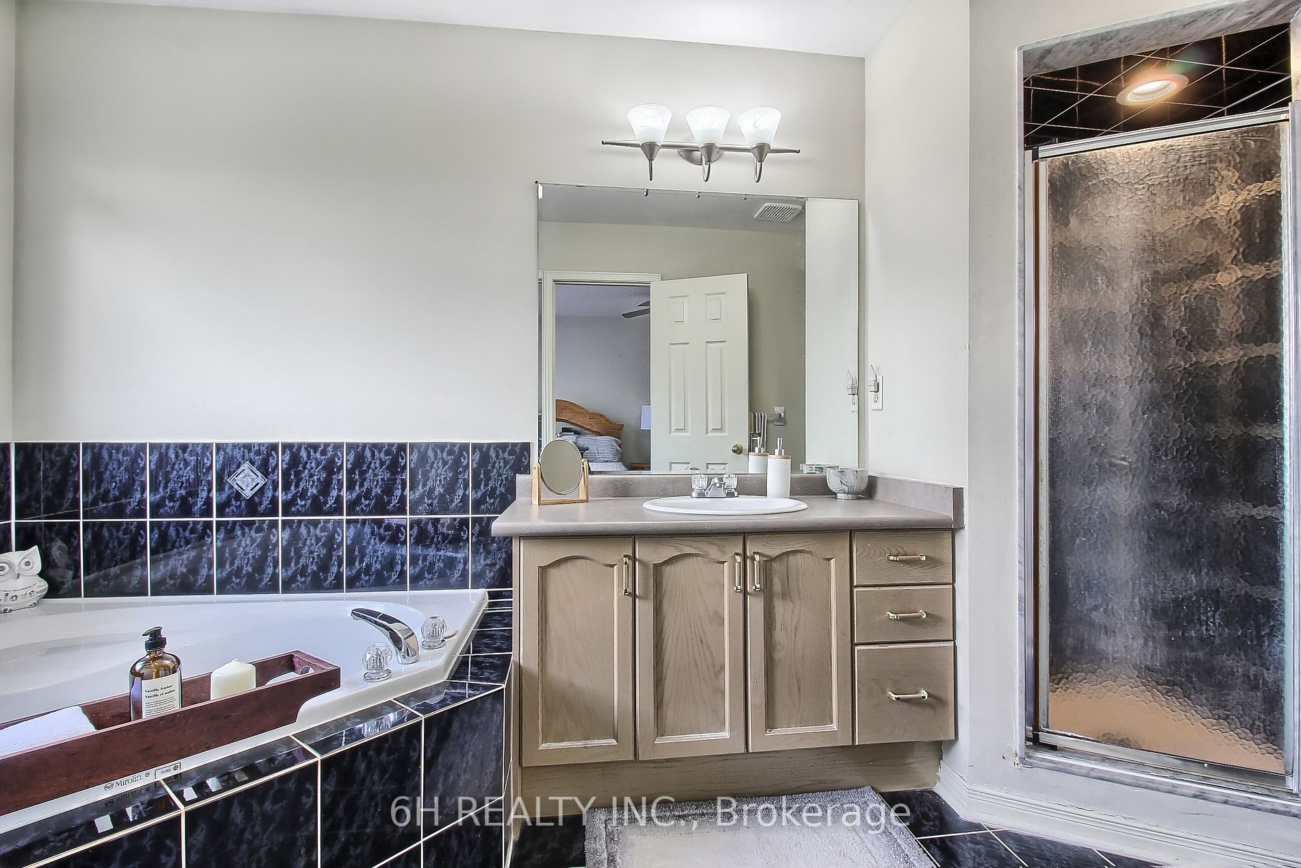 70 Echo Ridge Cres