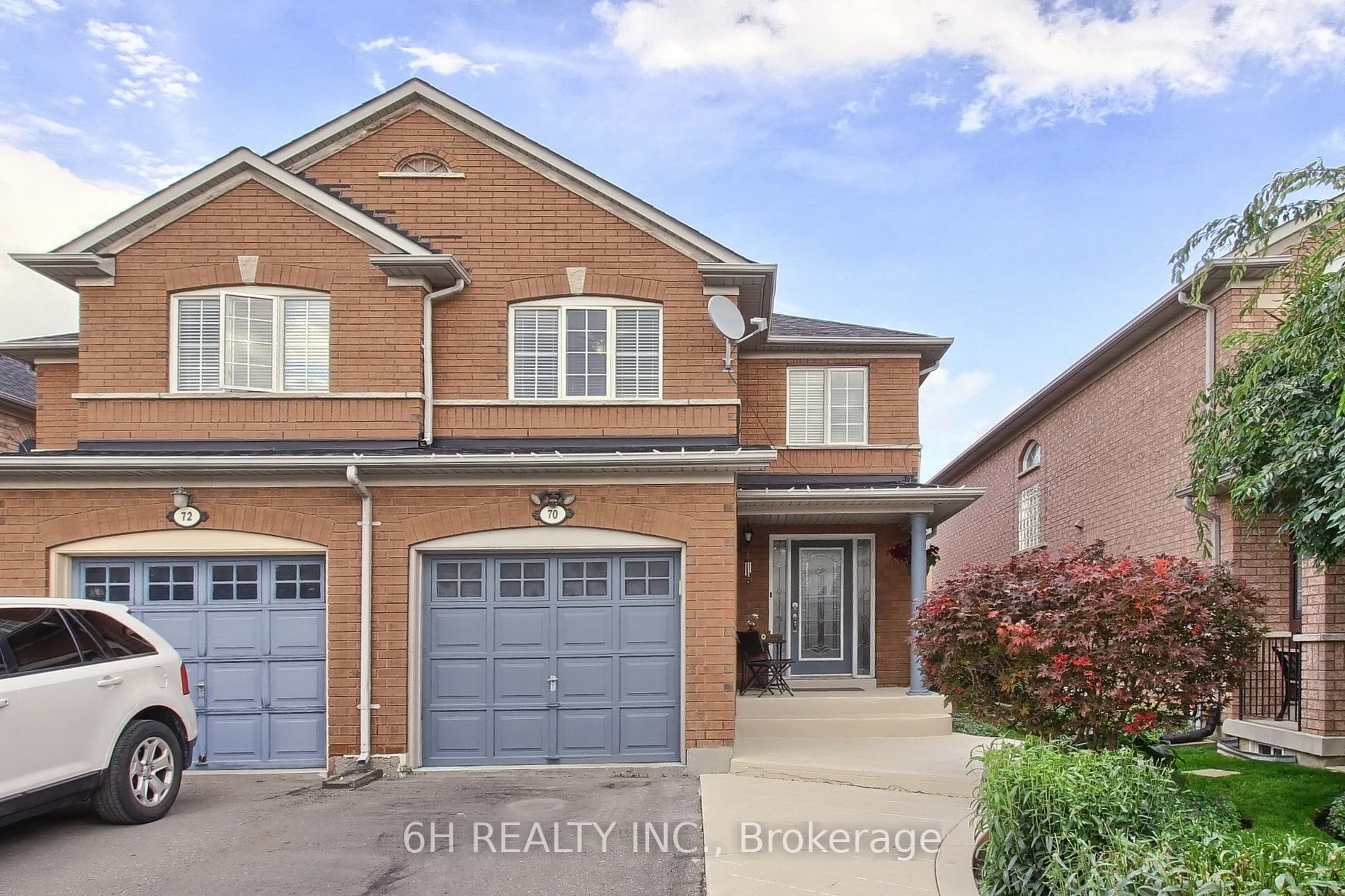 70 Echo Ridge Cres