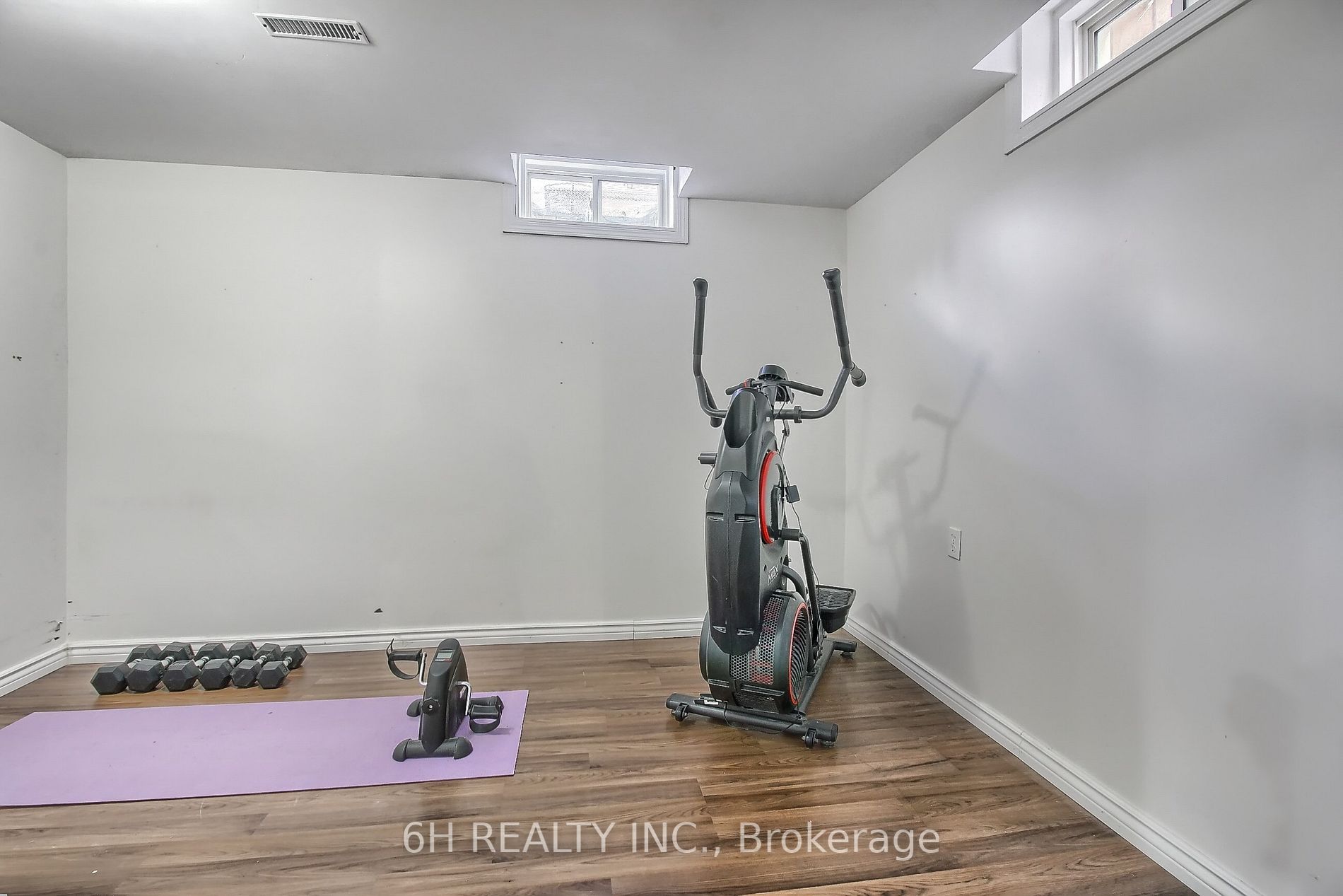 70 Echo Ridge Cres