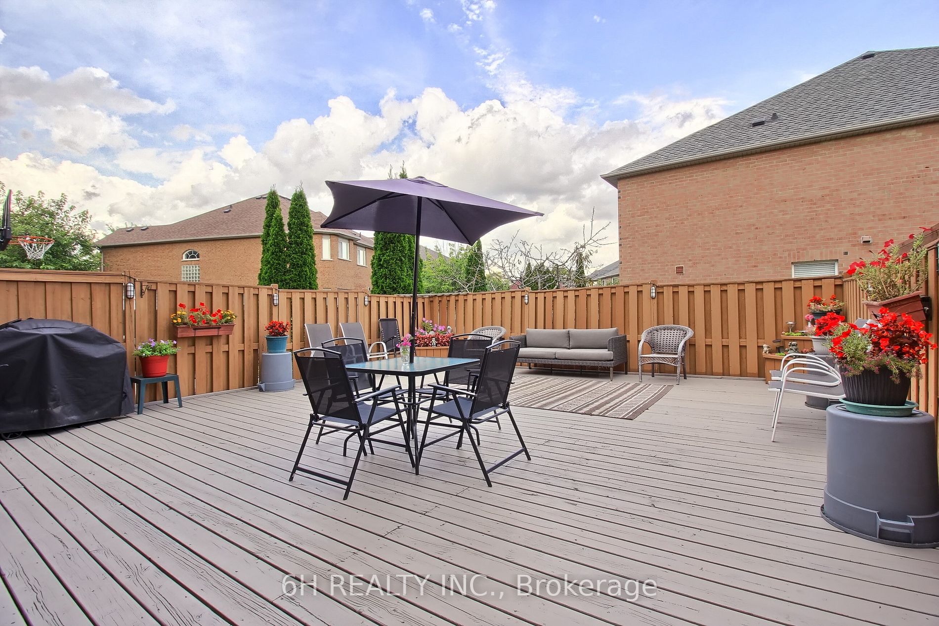 70 Echo Ridge Cres
