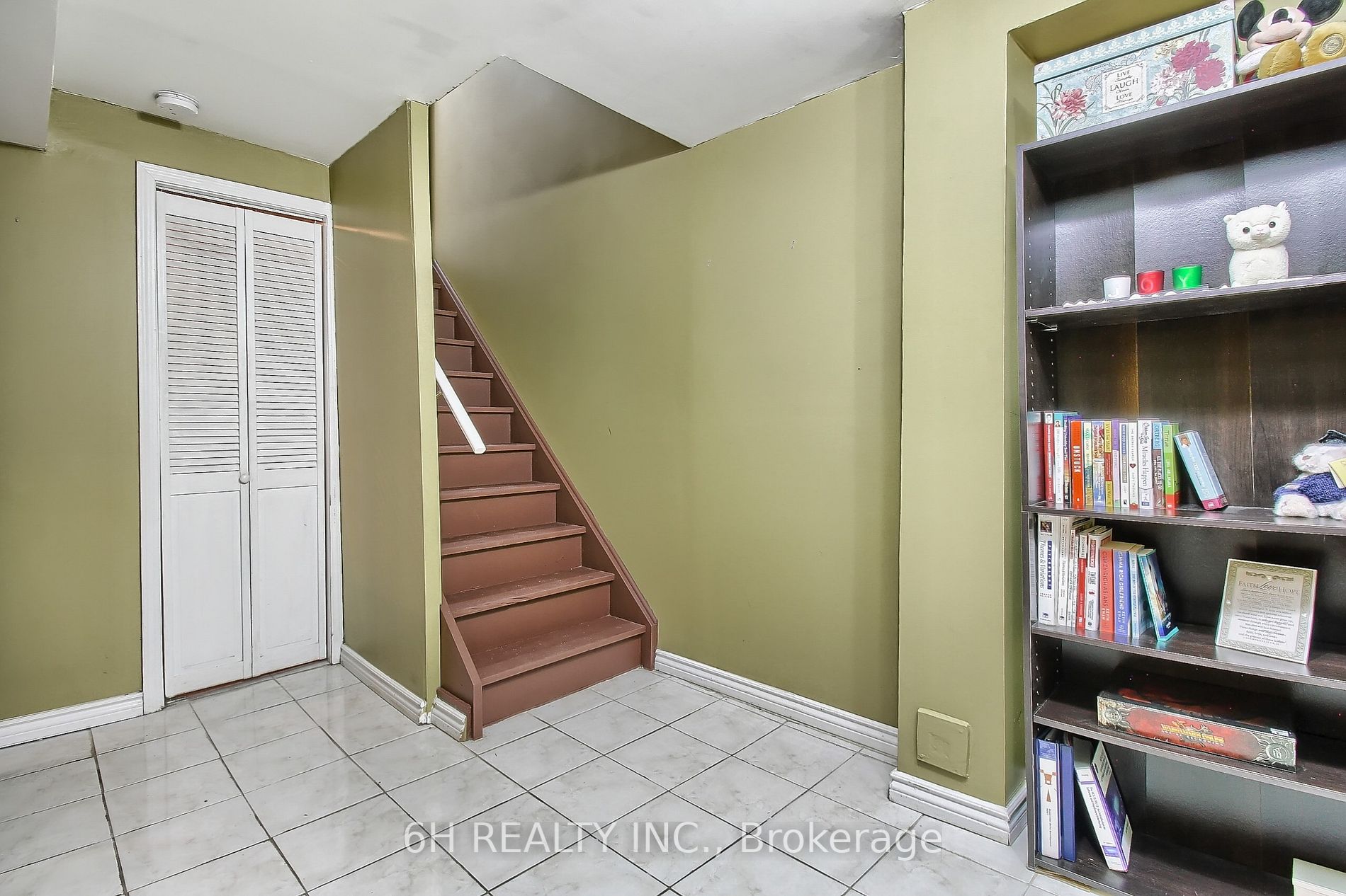 70 Echo Ridge Cres