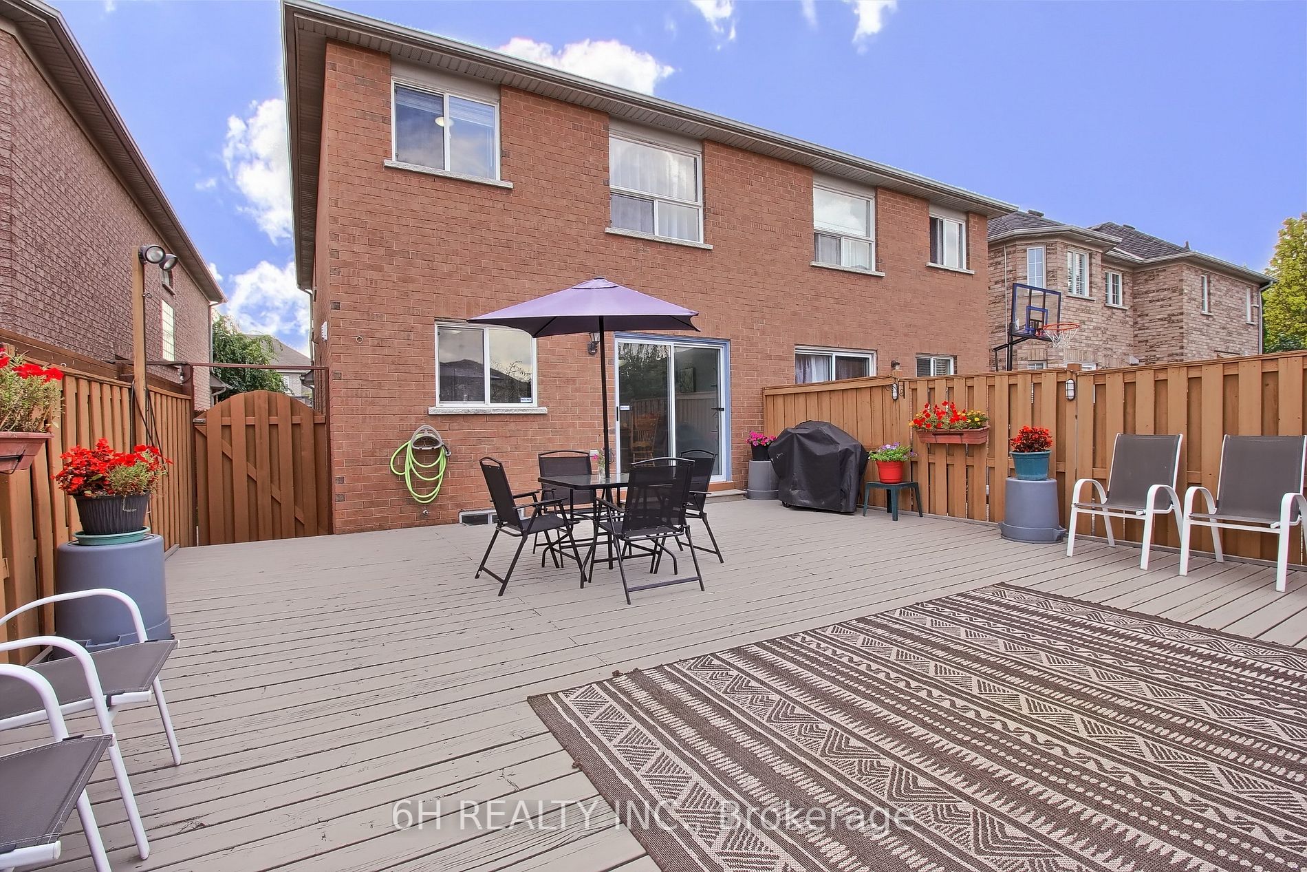 70 Echo Ridge Cres