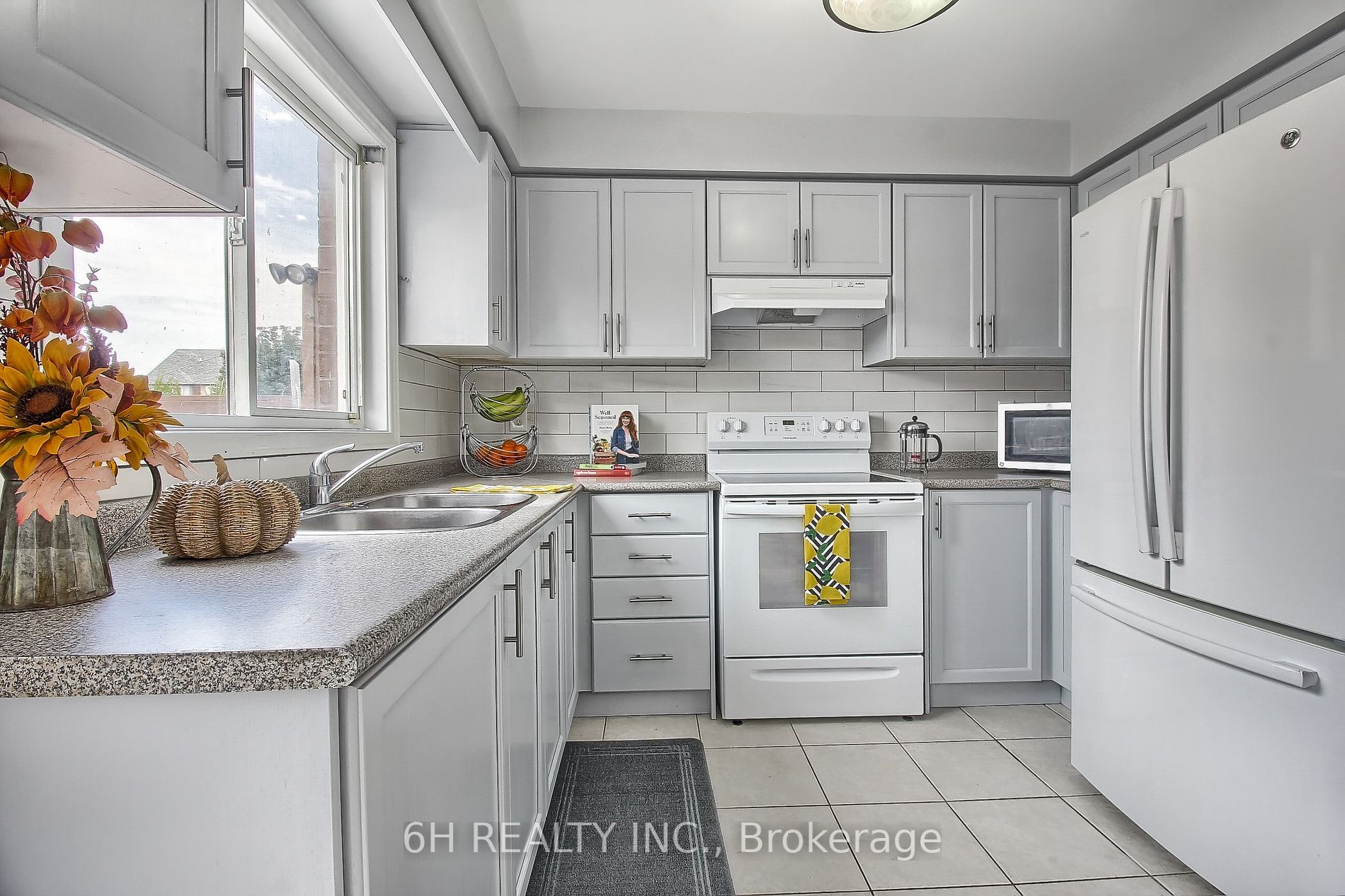 70 Echo Ridge Cres