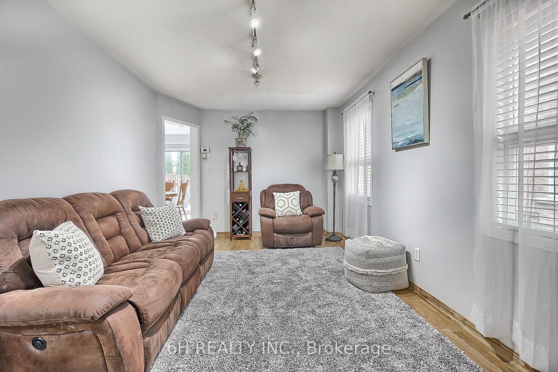 70 Echo Ridge Cres