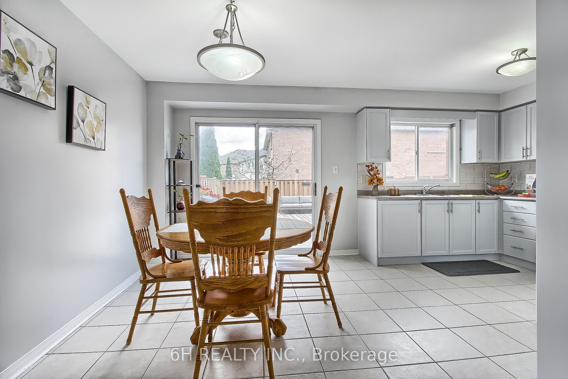 70 Echo Ridge Cres