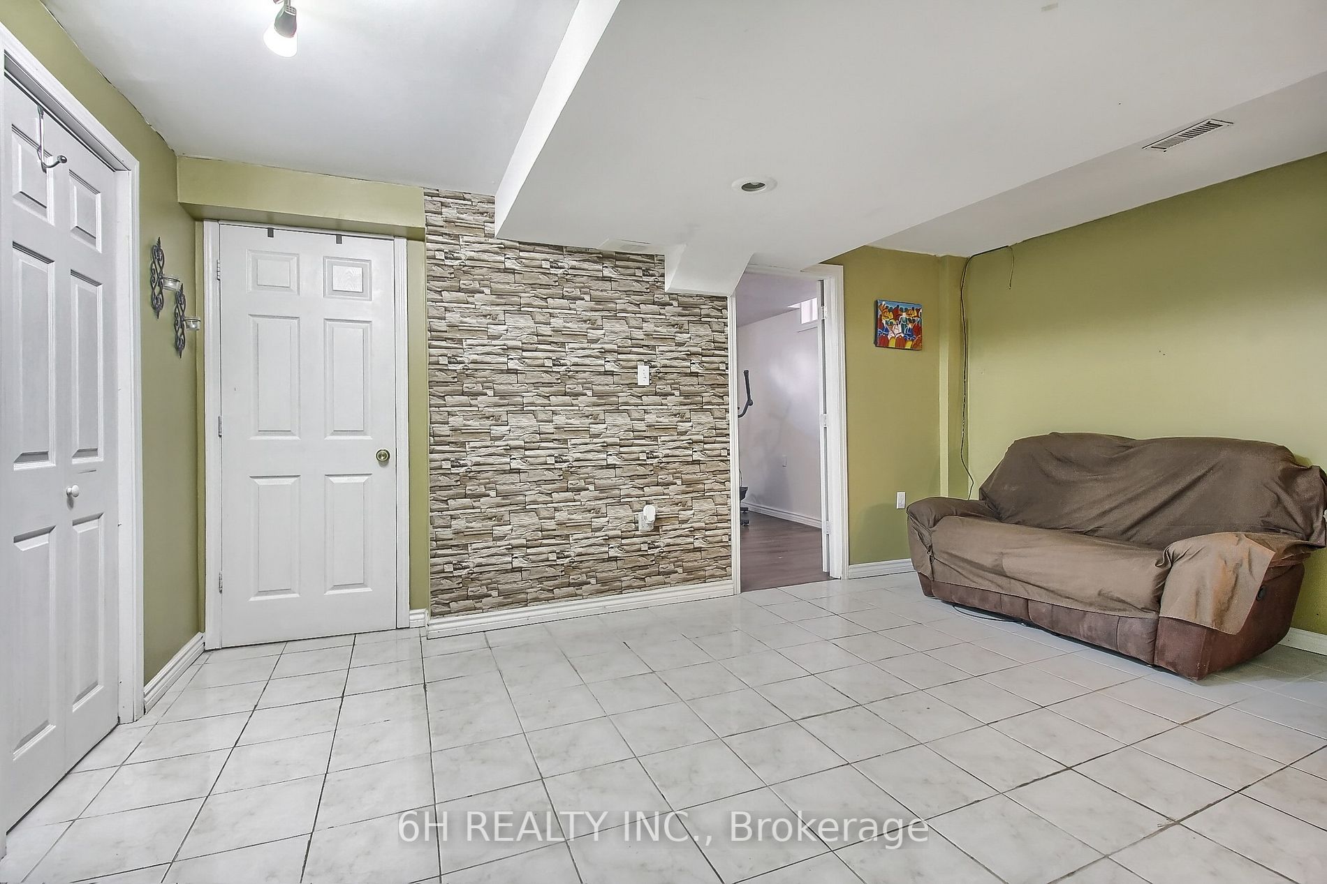 70 Echo Ridge Cres