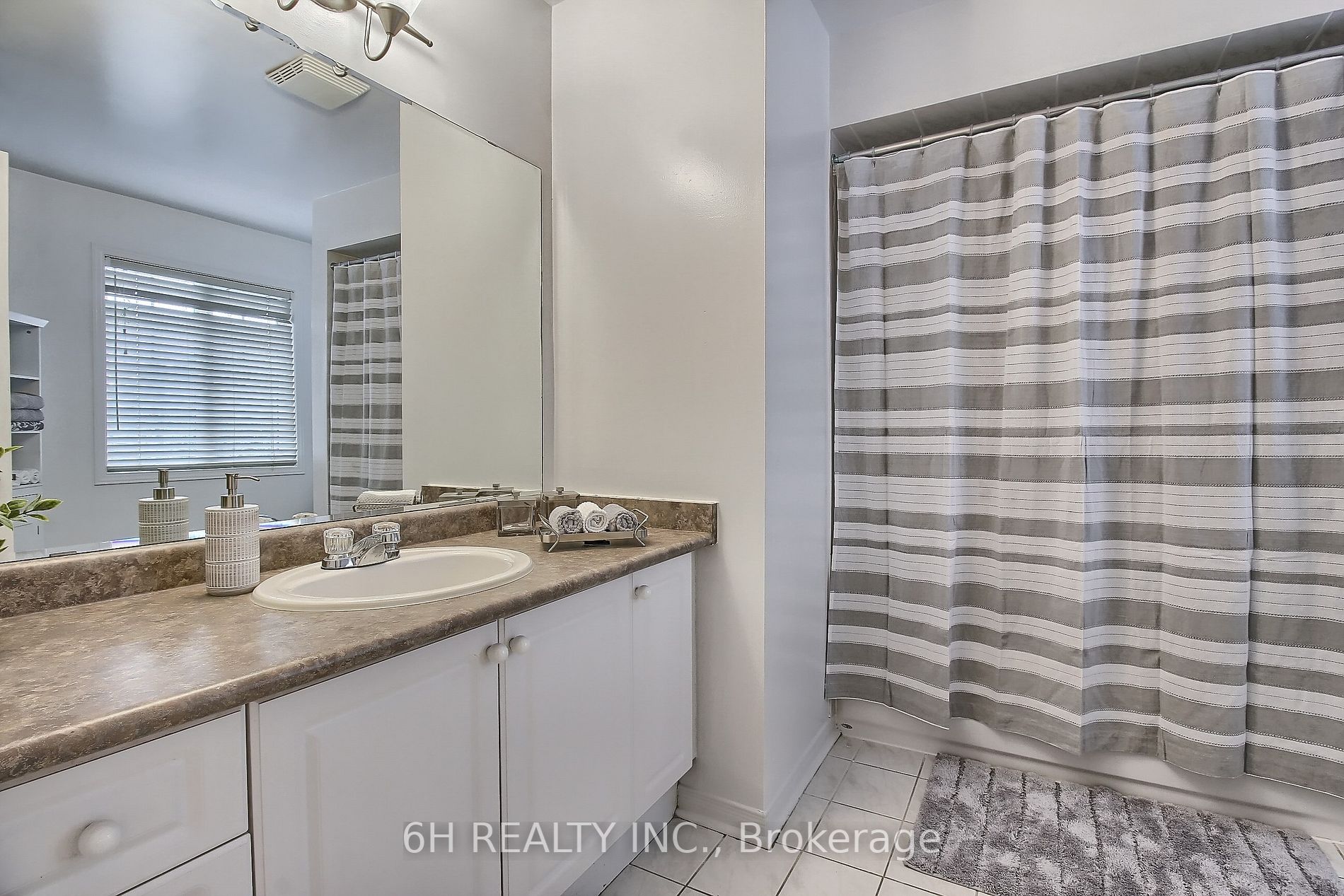 70 Echo Ridge Cres