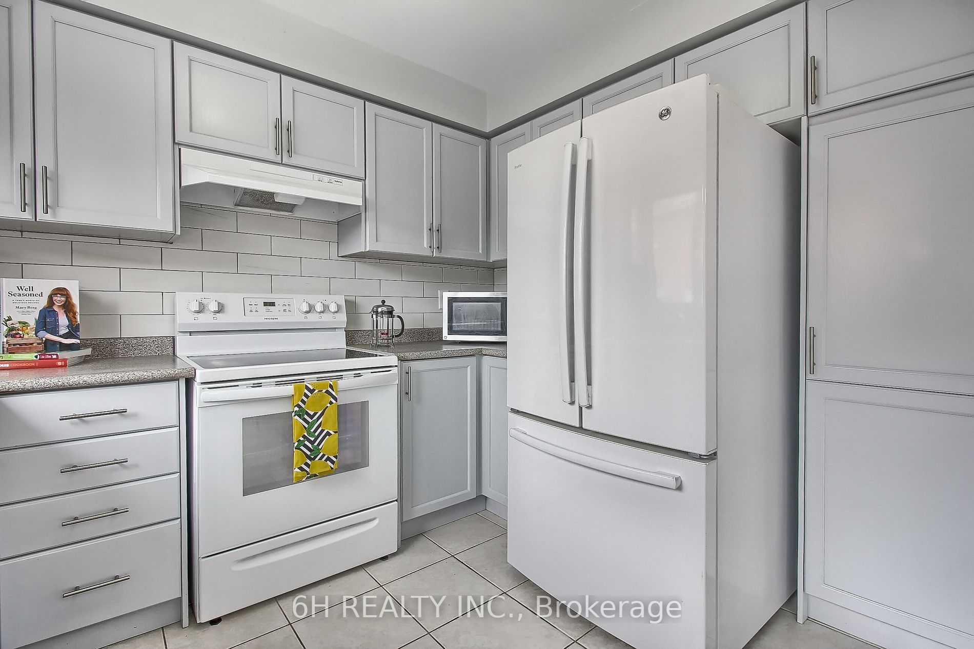 70 Echo Ridge Cres