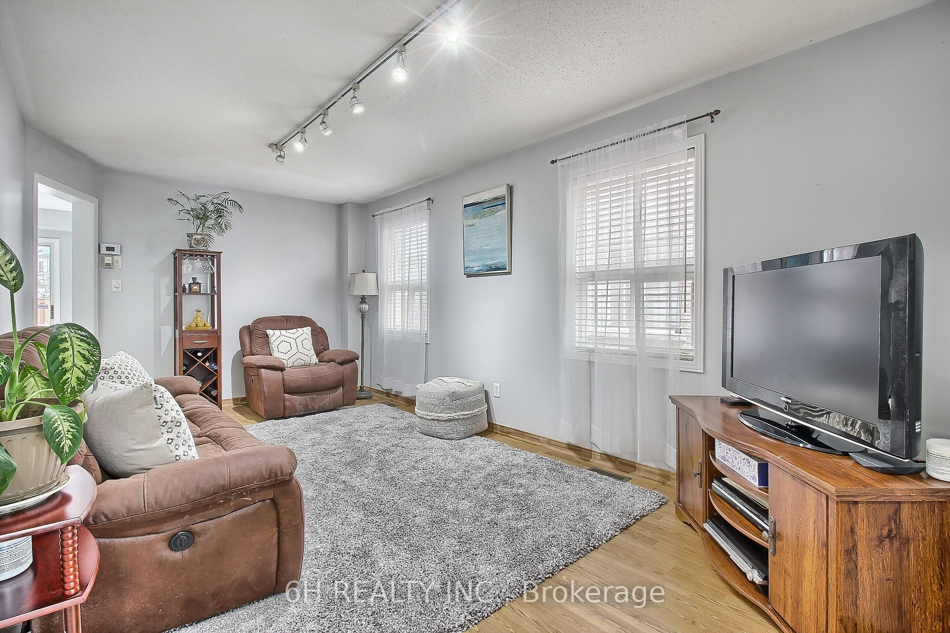 70 Echo Ridge Cres