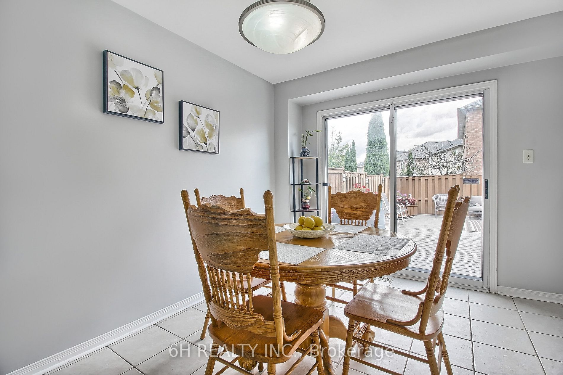 70 Echo Ridge Cres