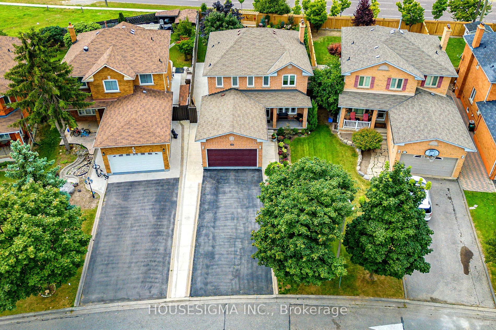 42 View North Crt