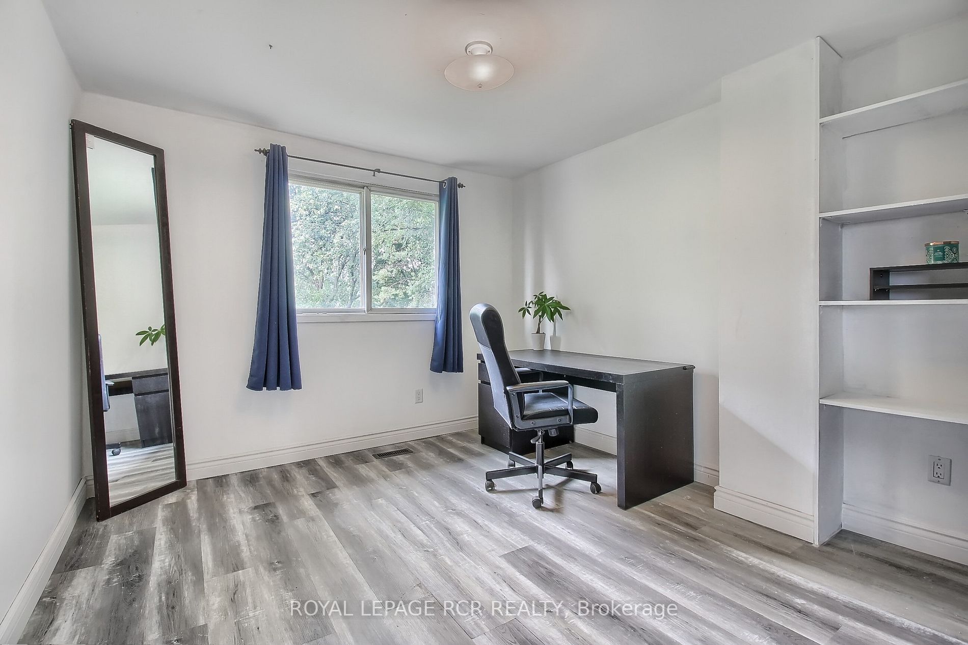 56 Hillview Dr