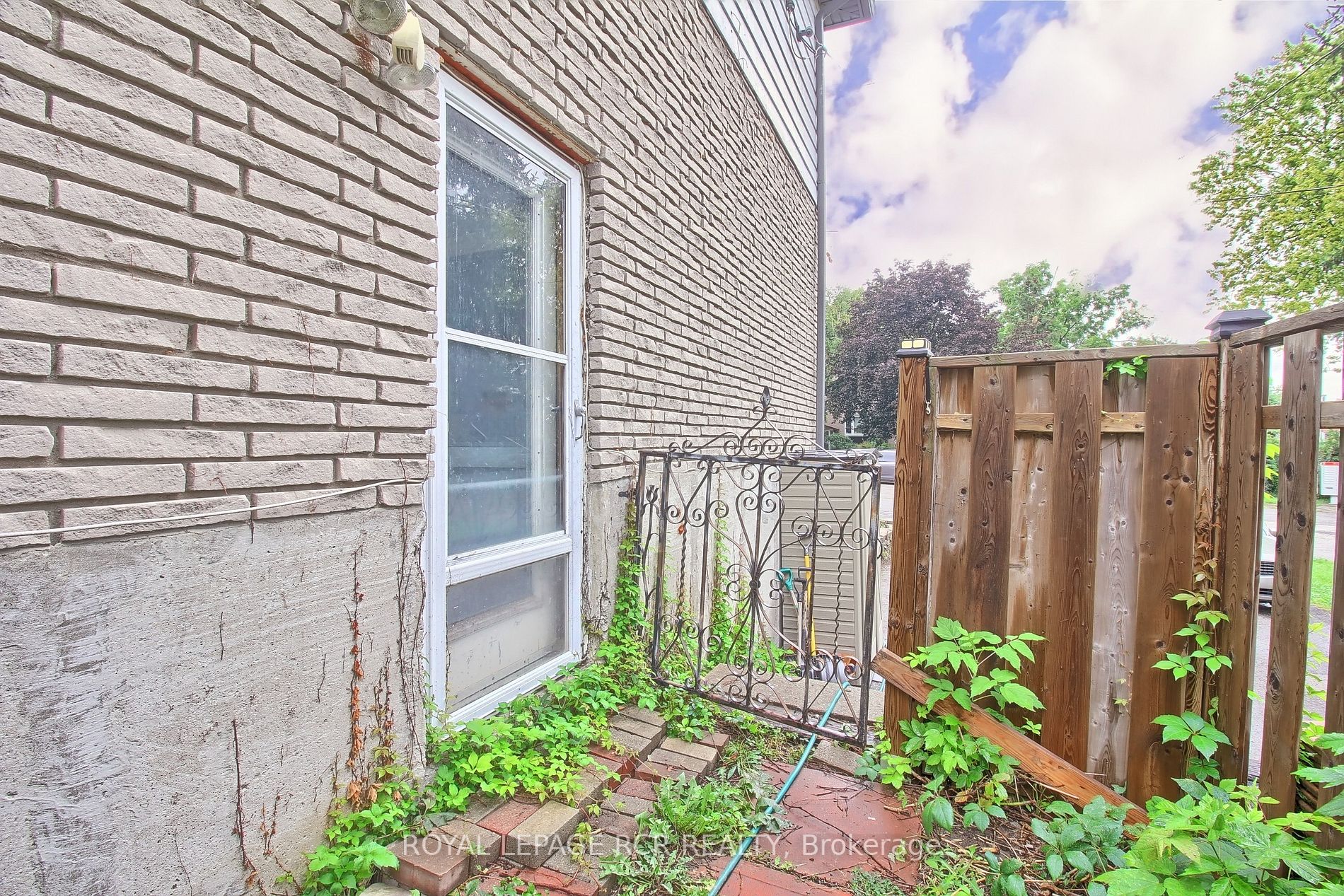 56 Hillview Dr