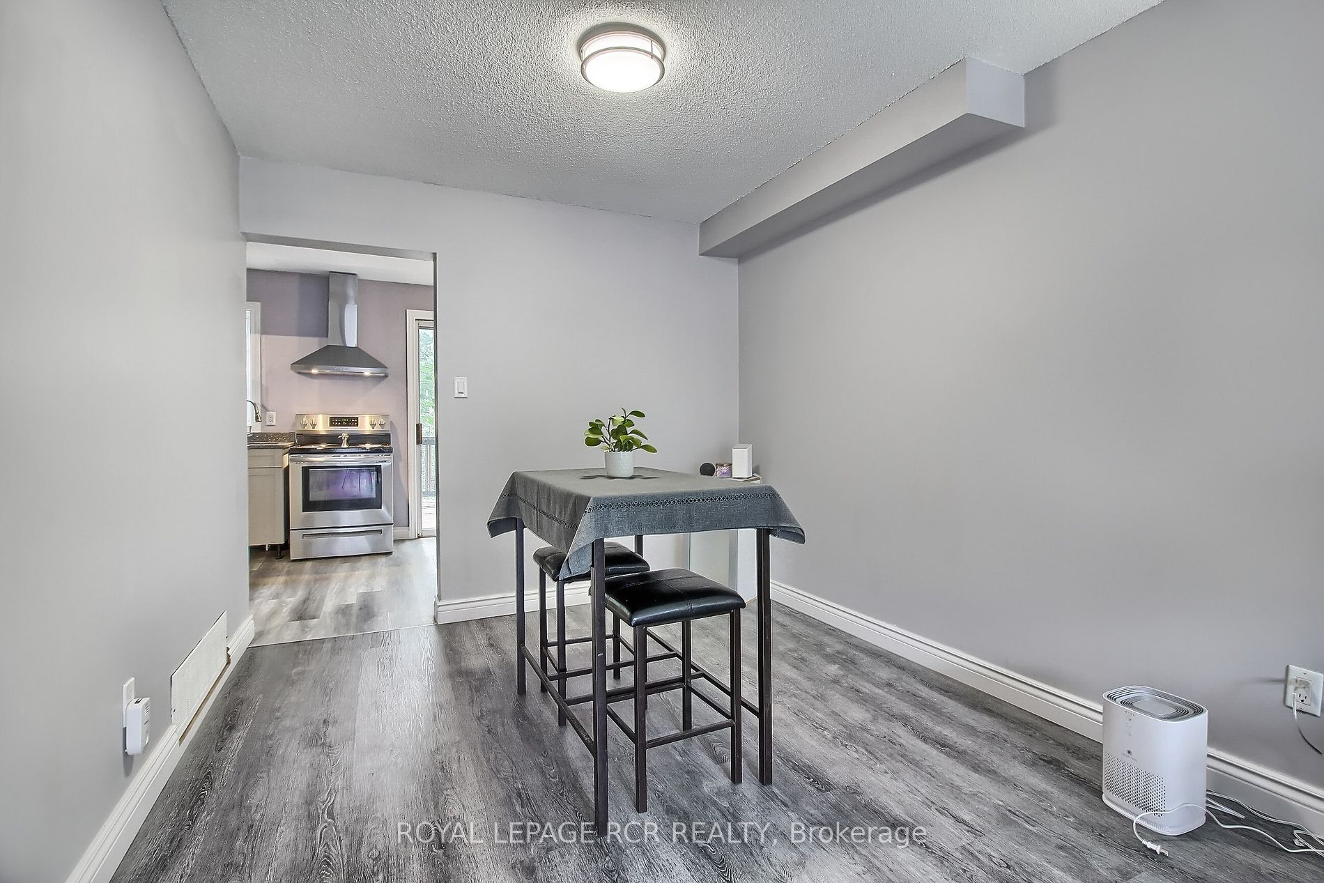 56 Hillview Dr