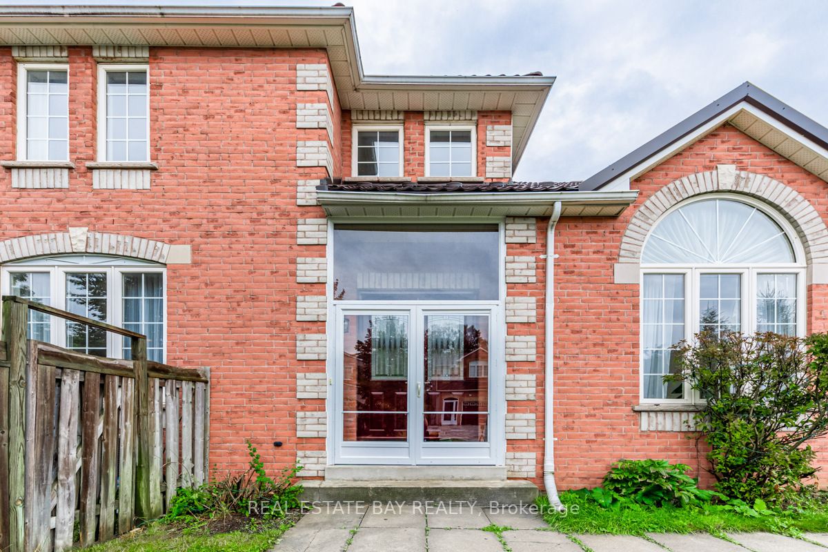 25 Mayflower Dr