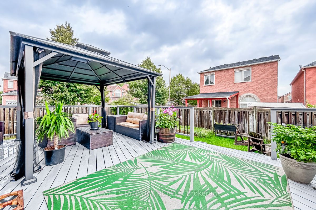 25 Mayflower Drive
