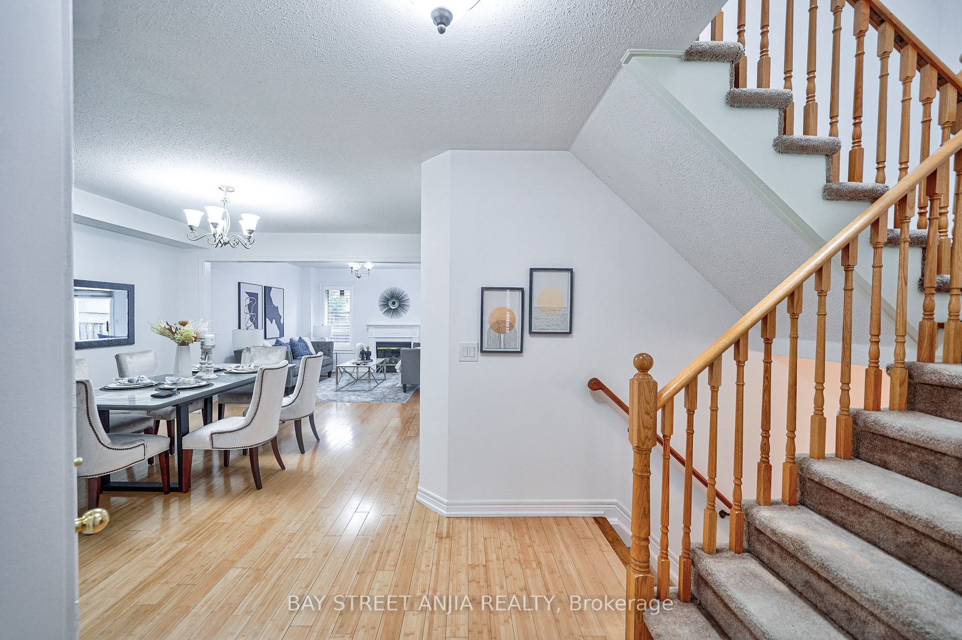 43 Royal Crown Rd