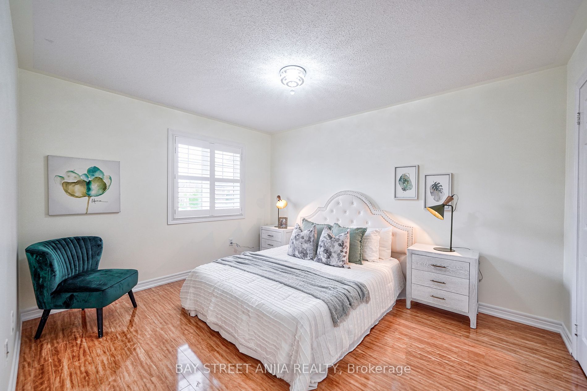 43 Royal Crown Rd