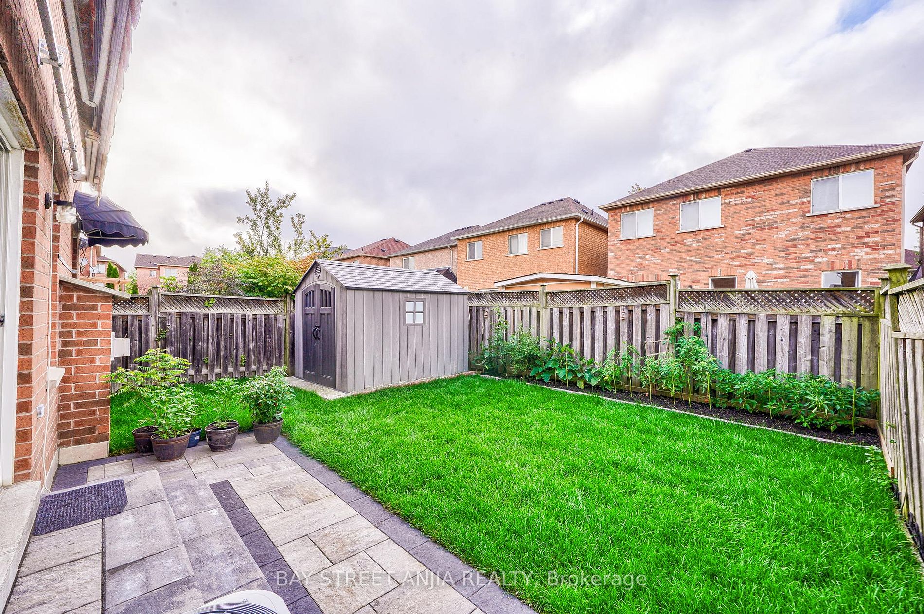 43 Royal Crown Rd
